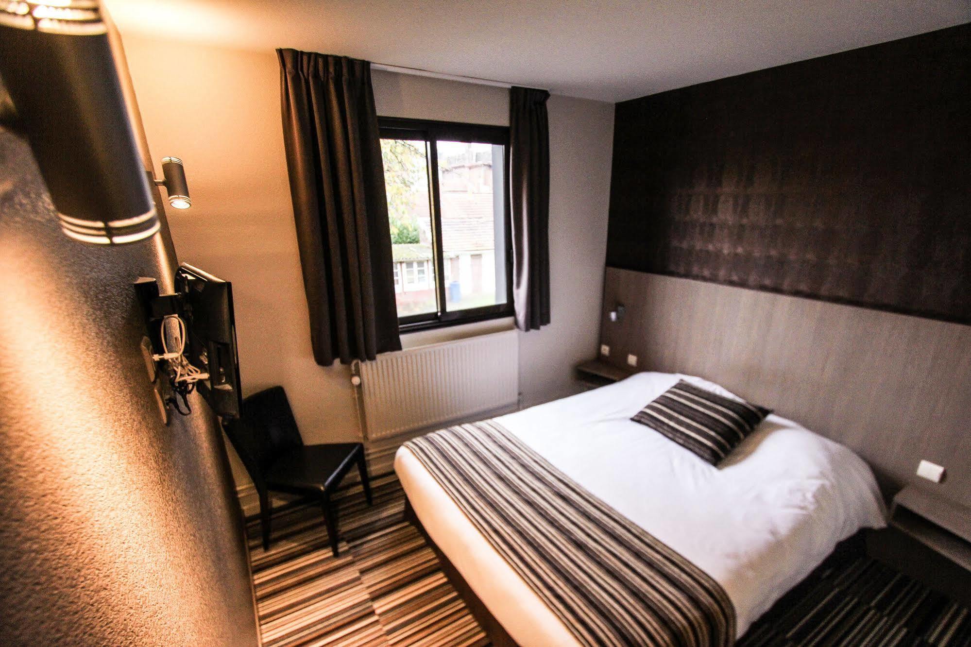 Hotel Bollaert Lens Bagian luar foto